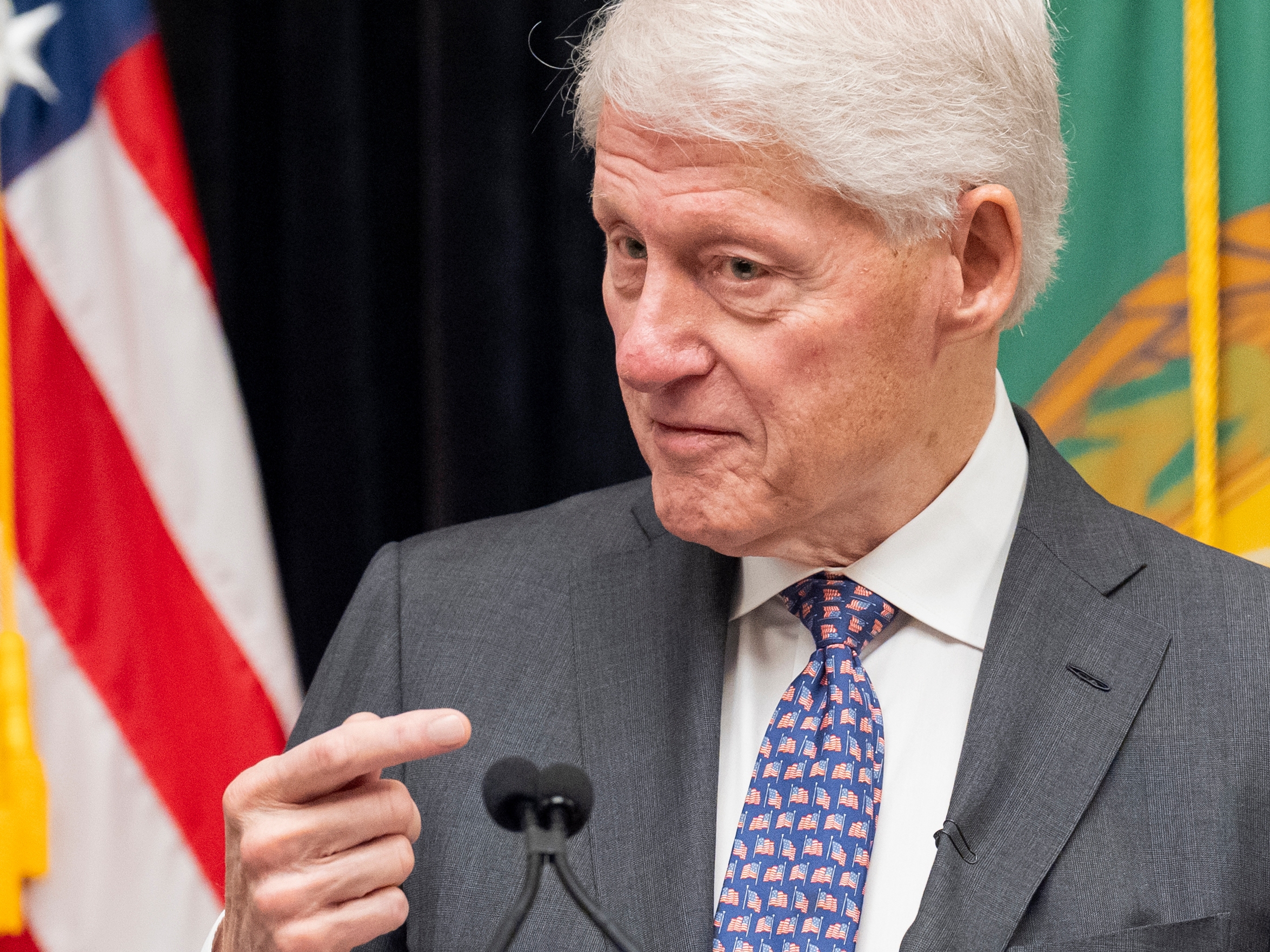 Bill Clinton Says ‘I Saw Nothing’ During House Oversight Deposition Amid Epstein Ties