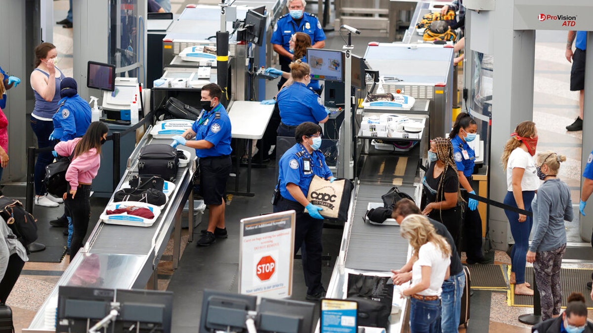 U.S. Airports Face Disaster as TSA Workers Sell Blood for Cash During Government Shutdown
