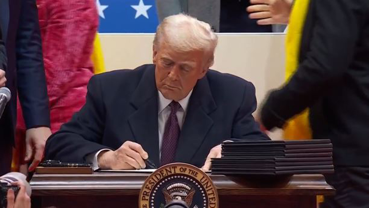 Trump Signals Months-Long Iran Blockade as Oil Prices Soar to Four-Year High