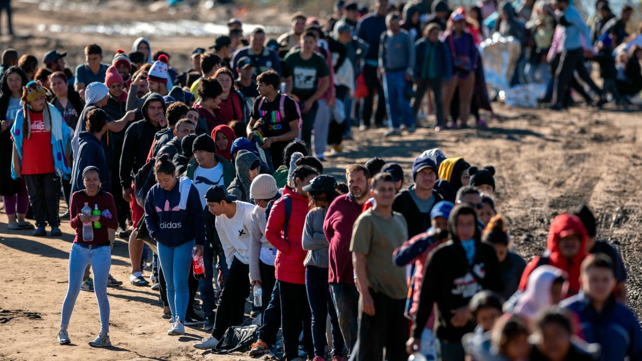 U.S. Immigration Agents Arrest Over 10,000 Migrants in Five-Day Surge